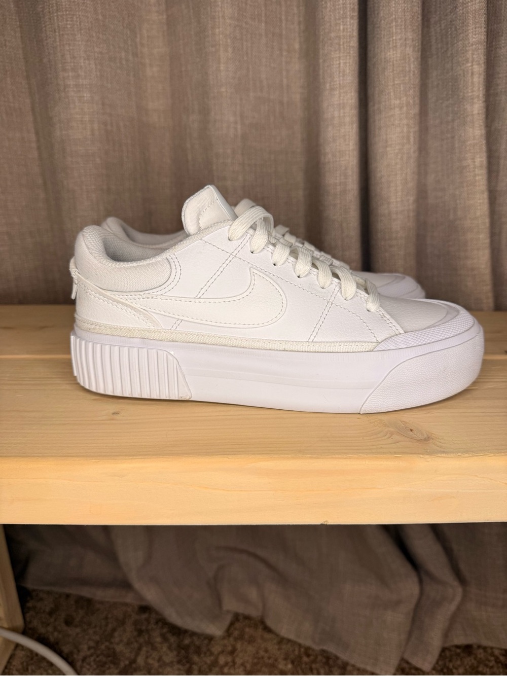 Nike Court Legacy Lift Triple White Platform Sneakers Women’s Size 6 DM7590-101 - Picture 4 of 9